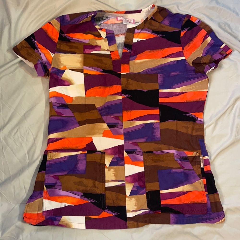 Koi scrub top🧡💜